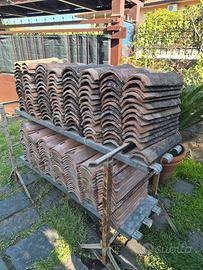 Oltre 300 tegole a coppo