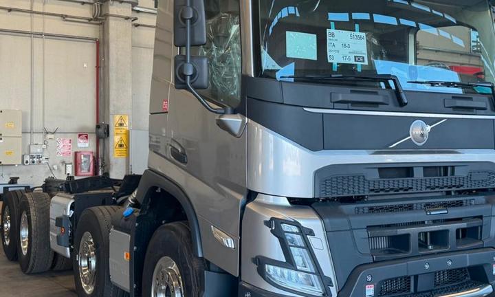 VOLVO FMX540 NUOVO DA IMM. CON GRU FASSI 905 NUOVA