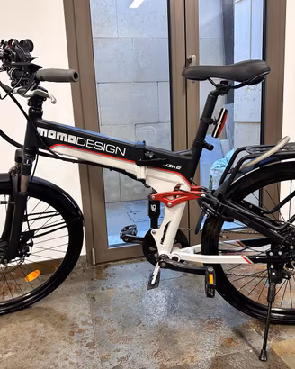 Bicicletta MomoDesign a pedalata assistita