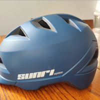 Casco blu per bicicletta, monopattino