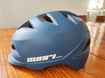 Casco blu per bicicletta, monopattino