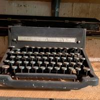 Macchina da scrivere Olivetti M40