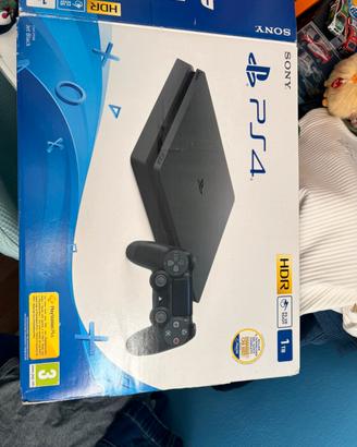 Play station 4 1 tb, 2 joystic e 2 giochi