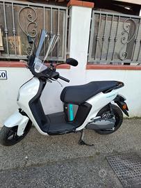 SCOOTER 50 CC ELETTRICO YAMAHA