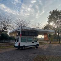 Tendalino elettrico per furgone ambulante
