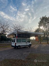 Tendalino elettrico per furgone ambulante