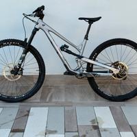 YT Jeffsy Core 2 con freni Magura 5