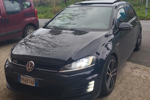 Golf 7 GTD sinistrata*