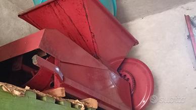 Diraspatrice per pigiatura dell'uva