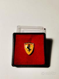 Spilla Ferrari