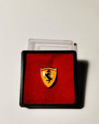 Spilla Ferrari