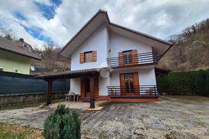 VILLA SINGOLA A CAMPOLI APPENNINO