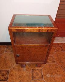 Comodino antico in radica.