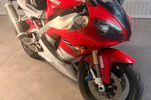 Yamaha R1 completamente originale