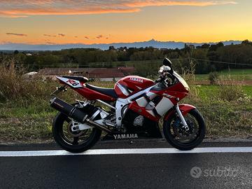 Yamaha YZF R6 rossa