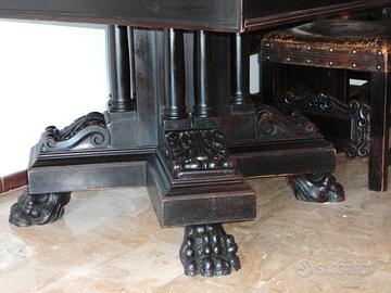 tavolo con piedi di leone