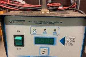 Caribatterie per macchine industriali S.P.E.