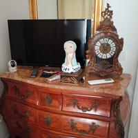 Mobile Como con cassettoni in legno e marmo