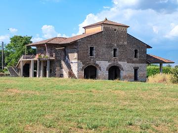 Esclusivo Casolare in Pietra al Grezzo
