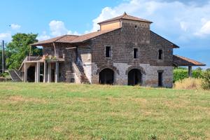 Esclusivo Casolare in Pietra al Grezzo
