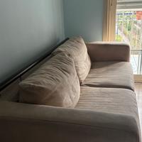 coppia di divani Natuzzi in alcantara color crema