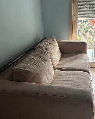 coppia di divani Natuzzi in alcantara color crema