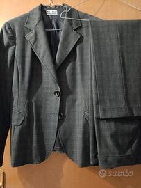 tailleur pantalone giacca più grande dei pantaloni