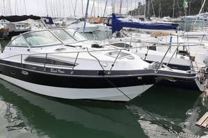 Barca a motore cabinata