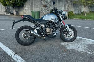 Voge 300 ACX - 2024, 9800km
