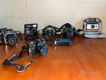Macchine fotografiche d'epoca con accessori