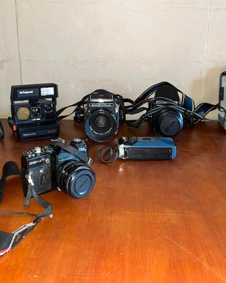 Macchine fotografiche d'epoca con accessori