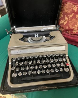 Macchina da scrivere Olivetti Studio 42