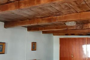 Rustisto con terreno in montagna