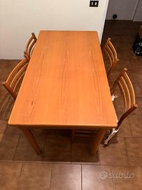 Tavolo da cucina +4 sedie + 2 sgabelli