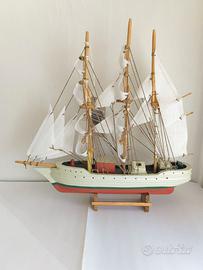 Modellino barca a vela in legno