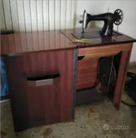 Macchina Singer da cucire a pedale