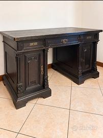 Scrivania in legno stile antico/classico