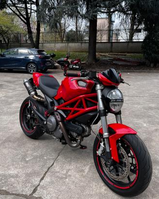 Ducati Monster 796 A2