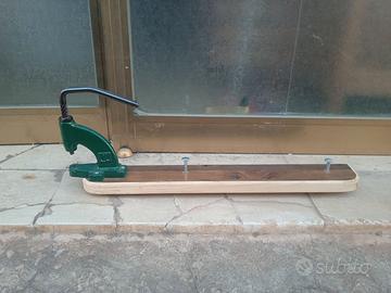 TORCHIETTO IN FERRO A PRESSIONE