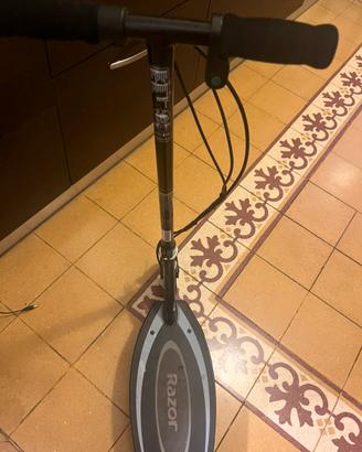 Monopattino Elettrico Bambini Razor Power Core 90