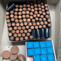 biliardo puntali e gessetti per stecche