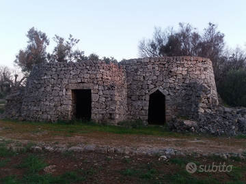 Terreno con 2 trulli