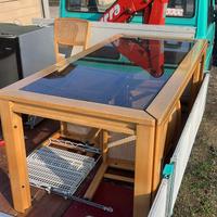 Tavolo con sei sedie da collezione