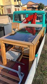 Tavolo con sei sedie da collezione