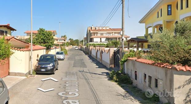 Fiumicino-isola sacra/ con giardino