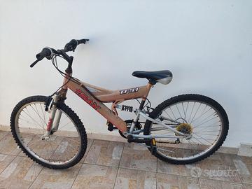 Mountain-bike misura 26 (bicicletta 10-14 anni)