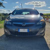OPEL Astra - 2011 (motore rotto)