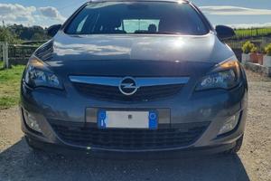 OPEL Astra - 2011 (motore rotto)