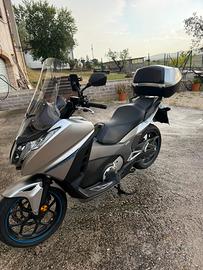 Honda integra 750