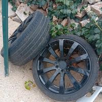 4 cerchi con gomme da 19/35/255